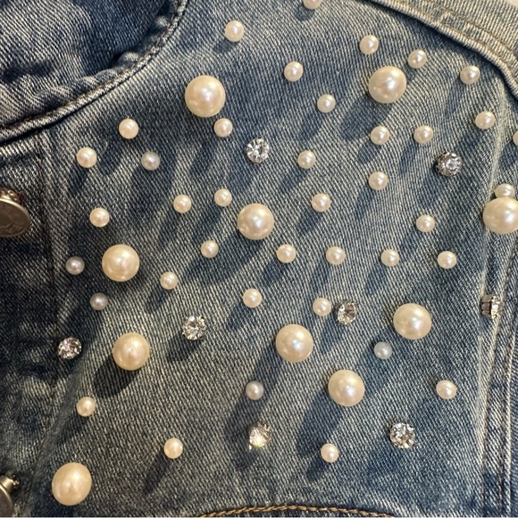 Veveret NWOT Elegant Long Denim Jacket with Pearl Accents - Picture 11 of 15